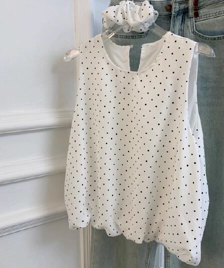 선물 화물 한 부서 도트 무늬 민소매 조끼 여성 여름 디자인 센스 연령 감소 다용도 달콤한 핫걸 쇼트 스타일 맨위