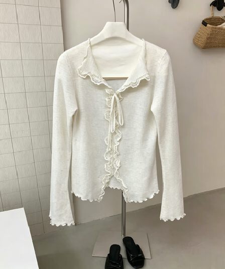 선물 화물 한 부서 프릴 레이스업 긴팔 니트 스웨터 여성 가을 새로운 부드러운 바람 연령 감소 맨위
