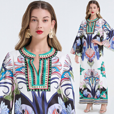 批发实拍 时尚定位印花圆领开叉长袖宽松个性连衣裙