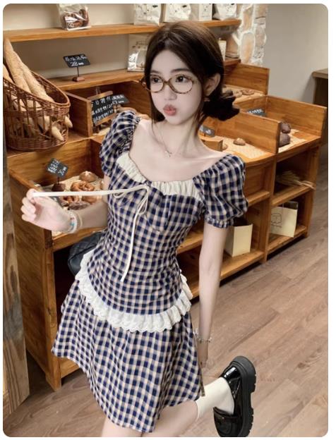 여름 소금 부서 튀김 거리 오프숄더 새는 어깨 미니 스커트 A라인 스커트 여성 슬림해 보이는 표지 고기 레트로 체크무늬 드레스