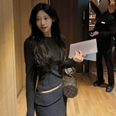 批发韩系温柔百搭一字领斜肩领修身显瘦轻熟风上衣半身裙长裙 套装