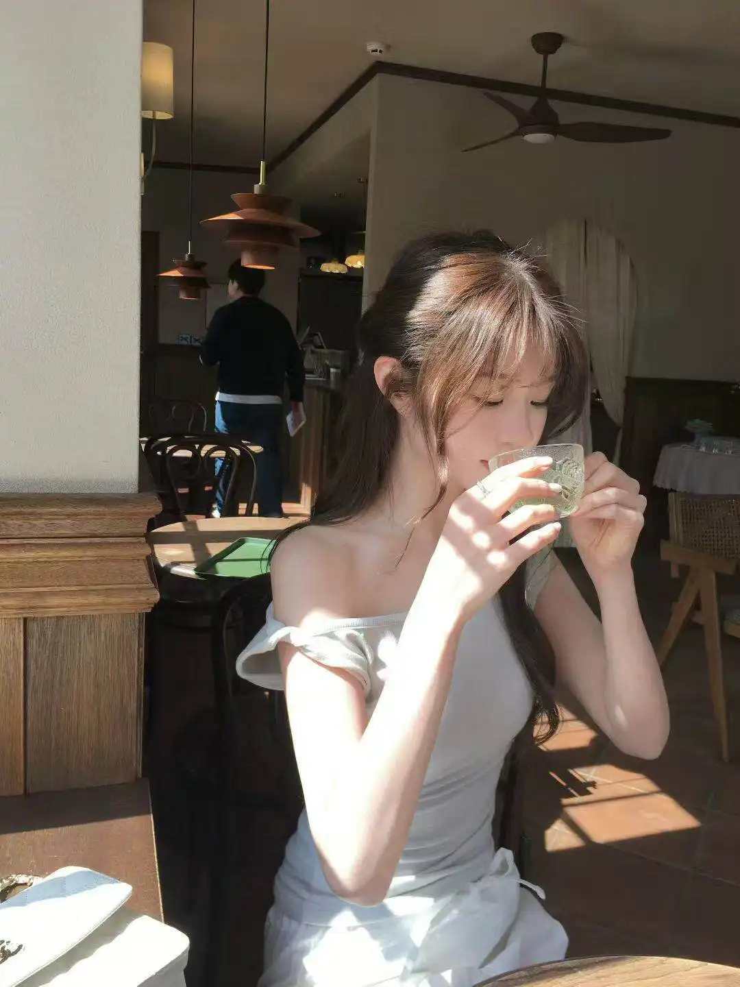 한류 발레 소녀 감성 비대칭 넥라인 매듭 티셔츠 상세 이미지 4