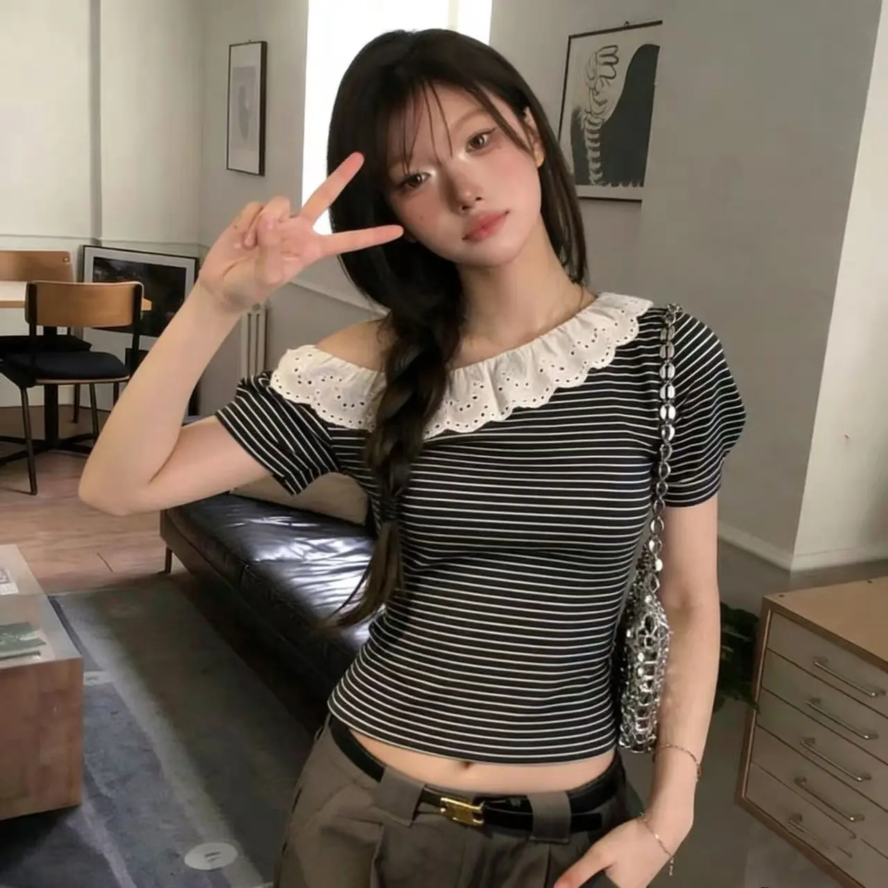 스트라이프 프릴 원숄더 반소매 티셔츠 상세 이미지 19