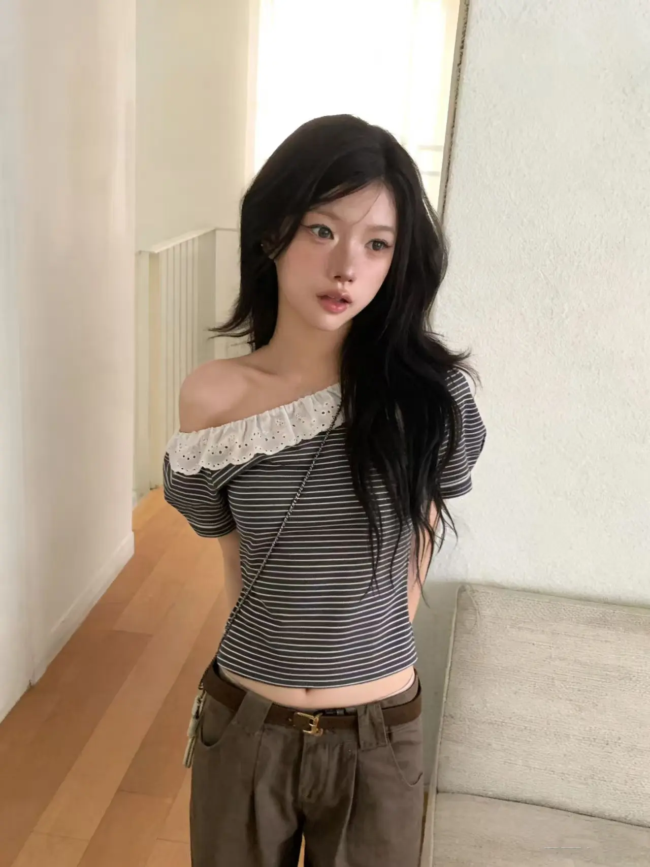 스트라이프 프릴 원숄더 반소매 티셔츠 상세 이미지 23