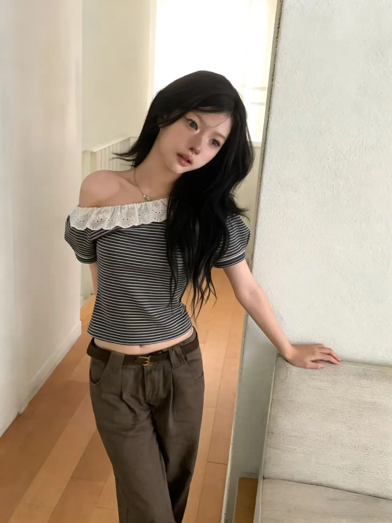 스트라이프 프릴 원숄더 반소매 티셔츠 상세 이미지 27