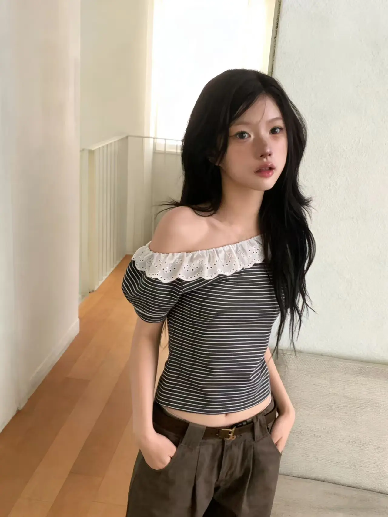 스트라이프 프릴 원숄더 반소매 티셔츠 상세 이미지 28