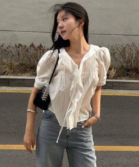 크기 있음 업데이트 프랑스식 레트로 품격 프릴 V 넥 셔츠 느긋한 바람 디자인 센스 작은 대중 플리츠 맨위