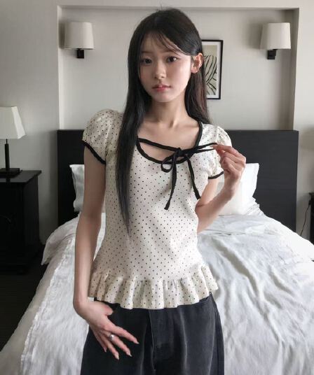 크기 있음 업데이트 한국 달콤함 작은 대중 디자인 센스 반팔 여성 여름 몸매 가꾸기 슬림해 보이는 다용도 스트랩 티셔츠 맨위