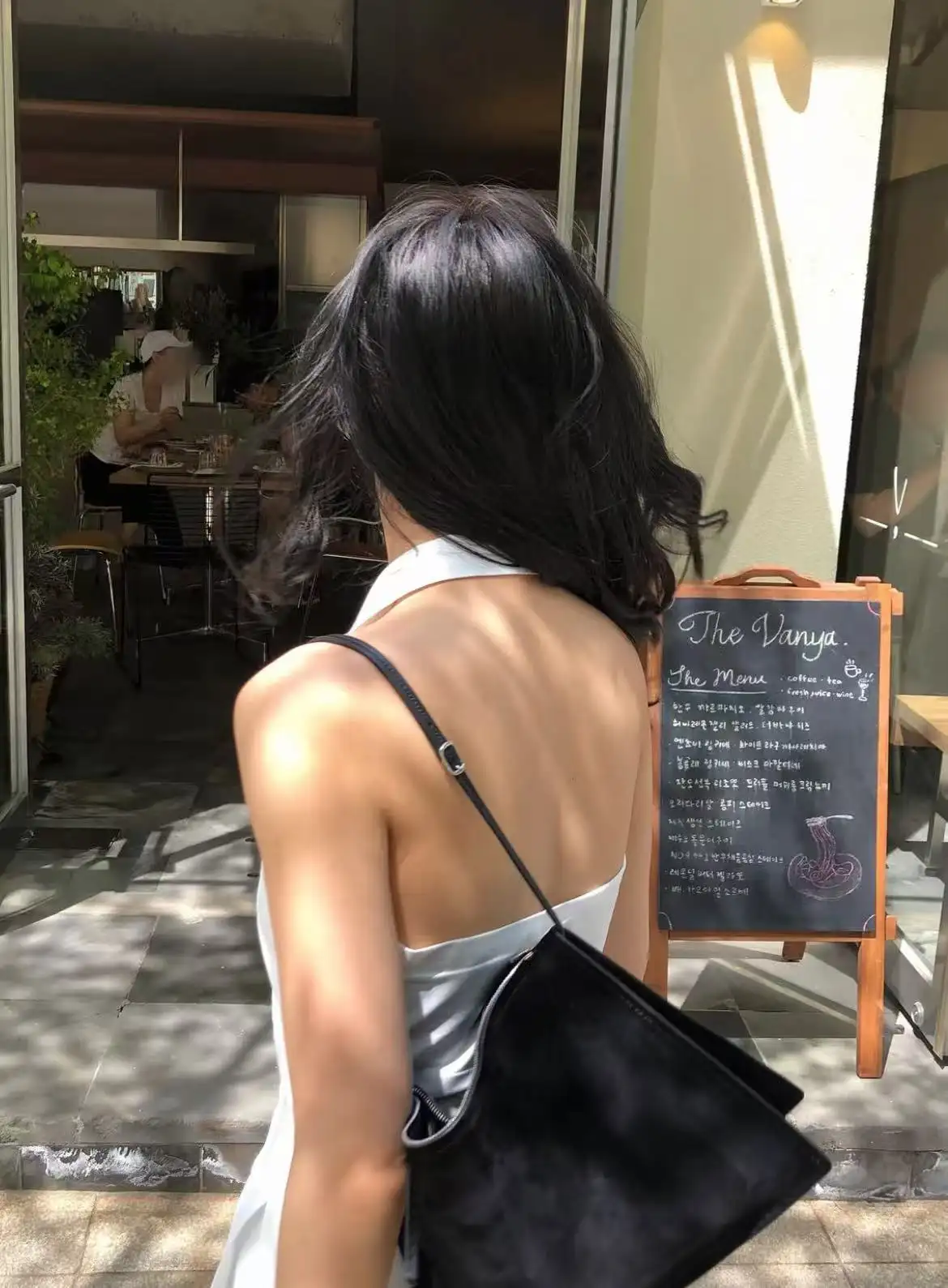 프렌치 레트로 무드 폴드 칼라 홀터넥 민소매 원피스 상세 이미지 8