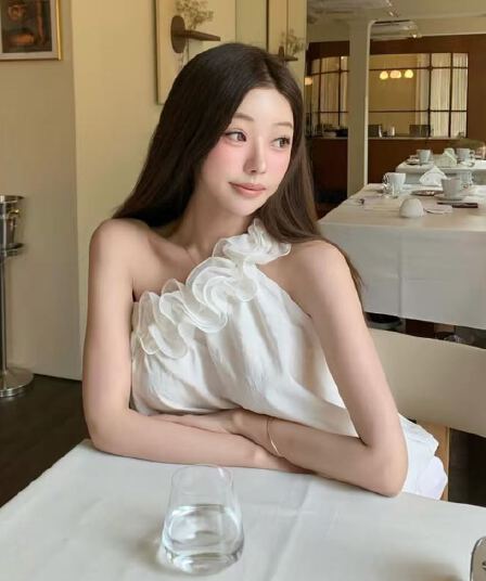 프랑스식 비스듬한 어깨 꽃 행침 목 화이트 작은 조끼 여성 여름 외출용 인사이드 가져 가라. 퍼프 꽃밭 민소매 슬립 맨위