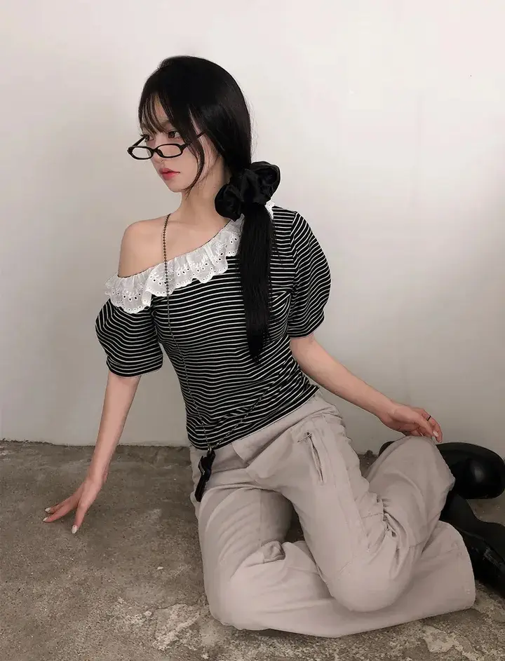 스트라이프 프릴 원숄더 반소매 티셔츠 상세 이미지 4
