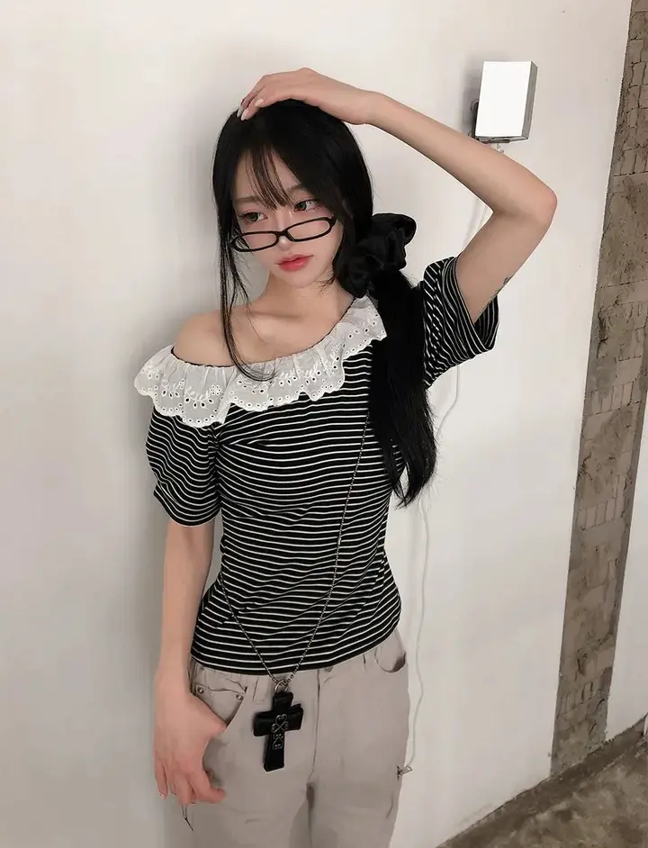스트라이프 프릴 원숄더 반소매 티셔츠 상세 이미지 13