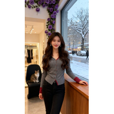 批发大码<b class='q'>春</b>装新款2026年女装高级感小众撞色V领长袖百搭显瘦针织上衣