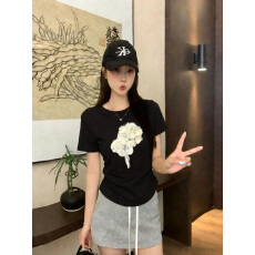 批发实拍2026夏装短袖<b class='q'>T</b><b class='q'>恤</b>女新款设计感立体<b class='q'>花朵</b>体恤收腰短款别致上衣