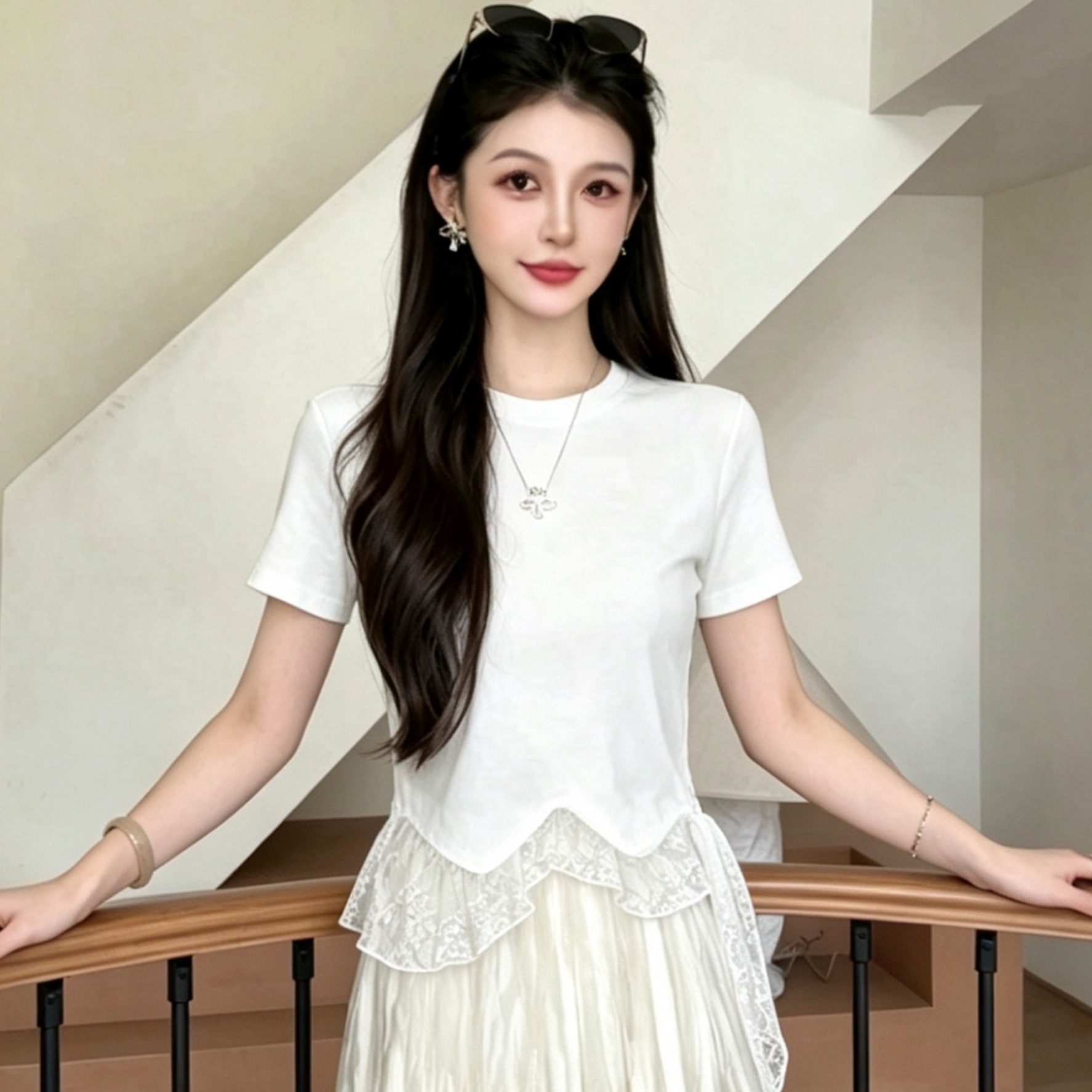 실사 빅 사이즈 여름 드레스 새로운 2026 라운드 넥 페이크 레이어드 레이스 티셔츠 연령 감소 표지 고기 작은 대중 출퇴근 기본 셔츠