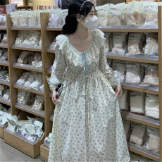 批发实拍碎花蕾丝法式娃娃领连衣裙小清新蓝花中长裙子有内衬