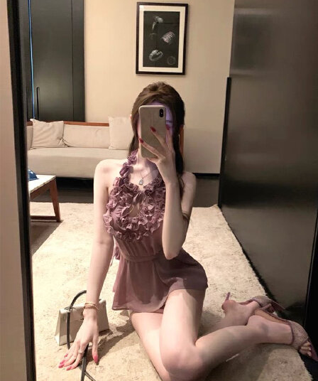 nalysa 섹시함 순수한 욕망 바람 보라색 행침 목 맨위 여성 여름 디스플레이 화이트 허리 수축 민소매 조끼 비싼 가스 천 골드 센스