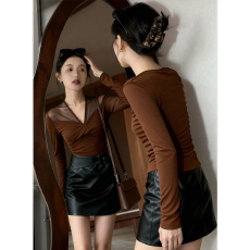 批发实拍法式轻熟风咖色网纱拼接v领上衣高级感修身长袖打底衫女秋冬