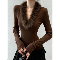 批发实拍美拉德咖色毛毛v领修身磨毛加绒打底衫女内搭<b class='q'>秋</b>冬季锁骨上衣