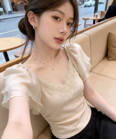 실사 프랑스식 레트로 품격 거품 소매 V넥 고유 한 아름다운 디자인 센스 작은 대중 반팔 티셔츠 여성 셔츠 핫걸