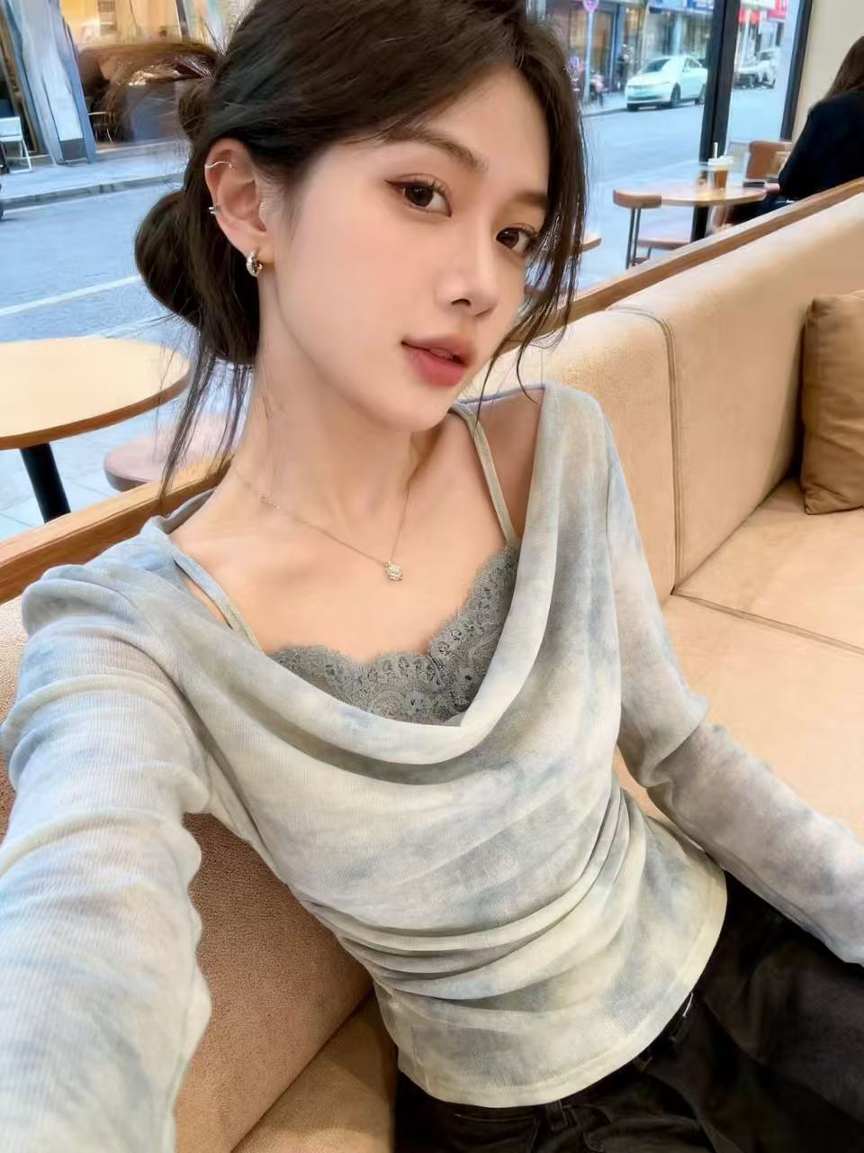 실사 한 부서 품격 페이크 레이어드 홀치기 염색 흔들다 칼라 긴팔 티셔츠 여성 의류 휴가 바람 레이스 조각 몸매 가꾸기 맨위