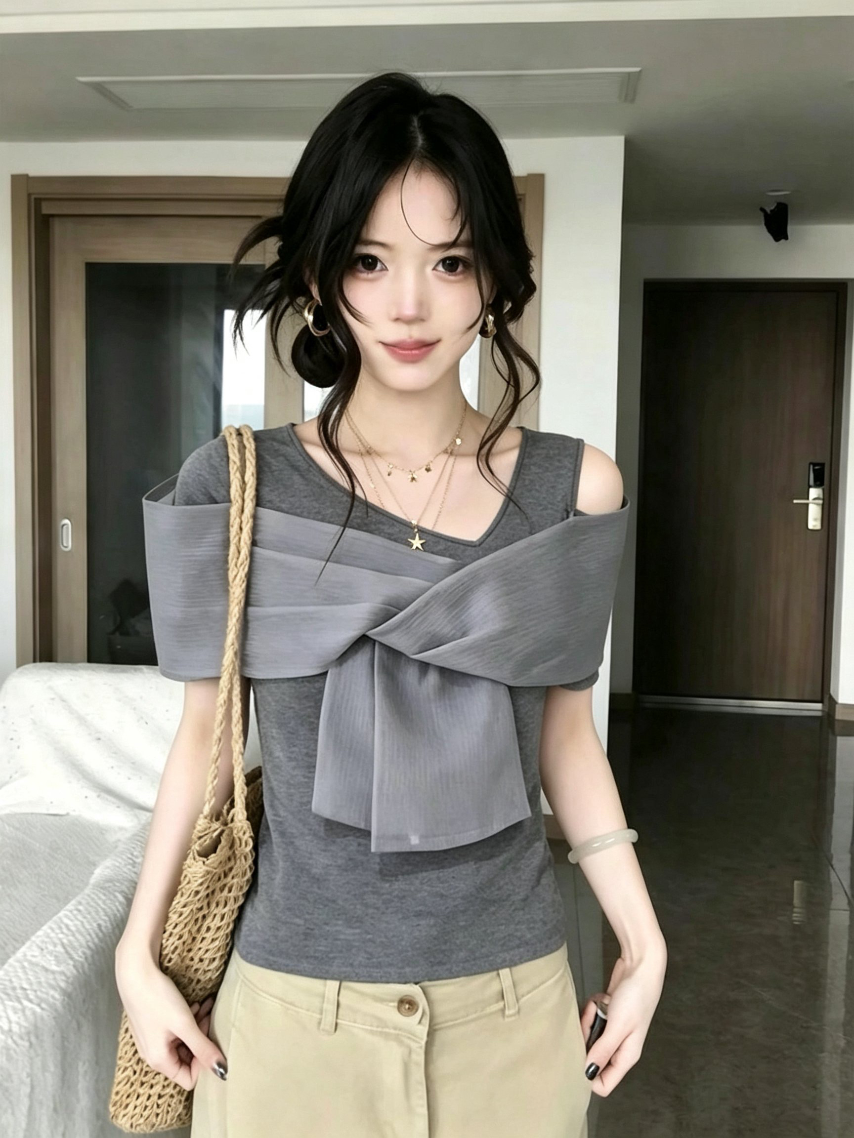 실사 프랑스식 우아함 바람 회색 비스듬한 어깨 비틀림 반팔 니트 스웨터 여성 여름 새로운 외국 가스 고급 센스 맨위