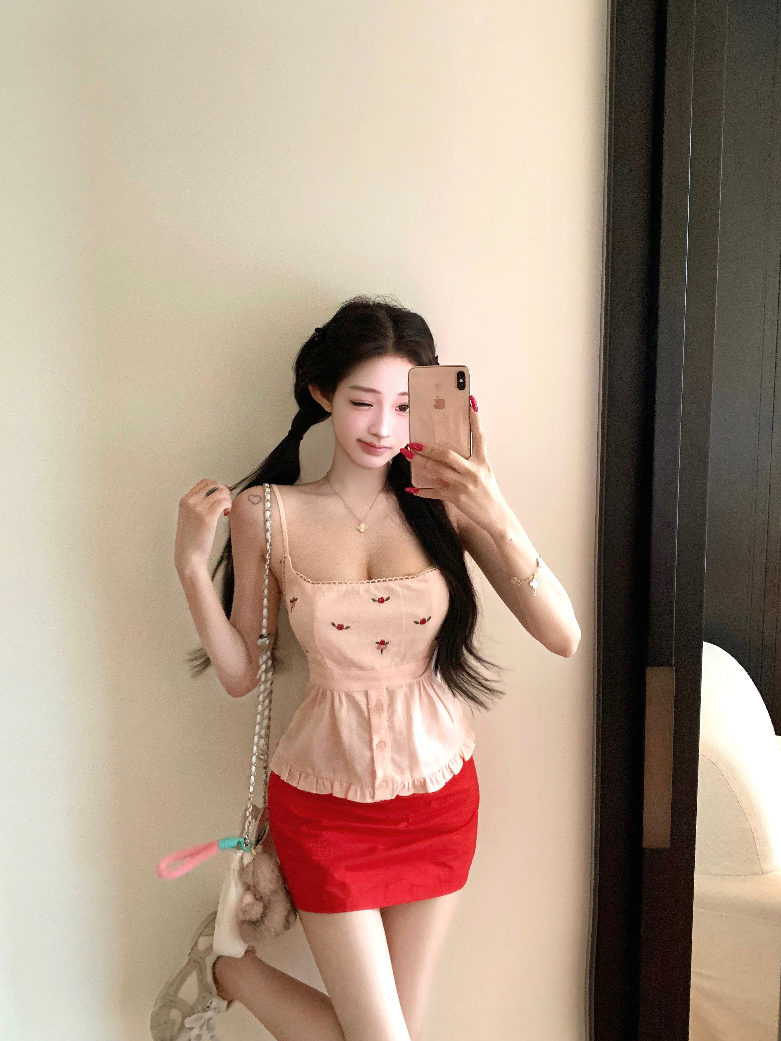실사 정가 꽃 자수 쇼트 스타일 캐미솔 여름 빨간색 미니 스커트 투피스 세트 세트