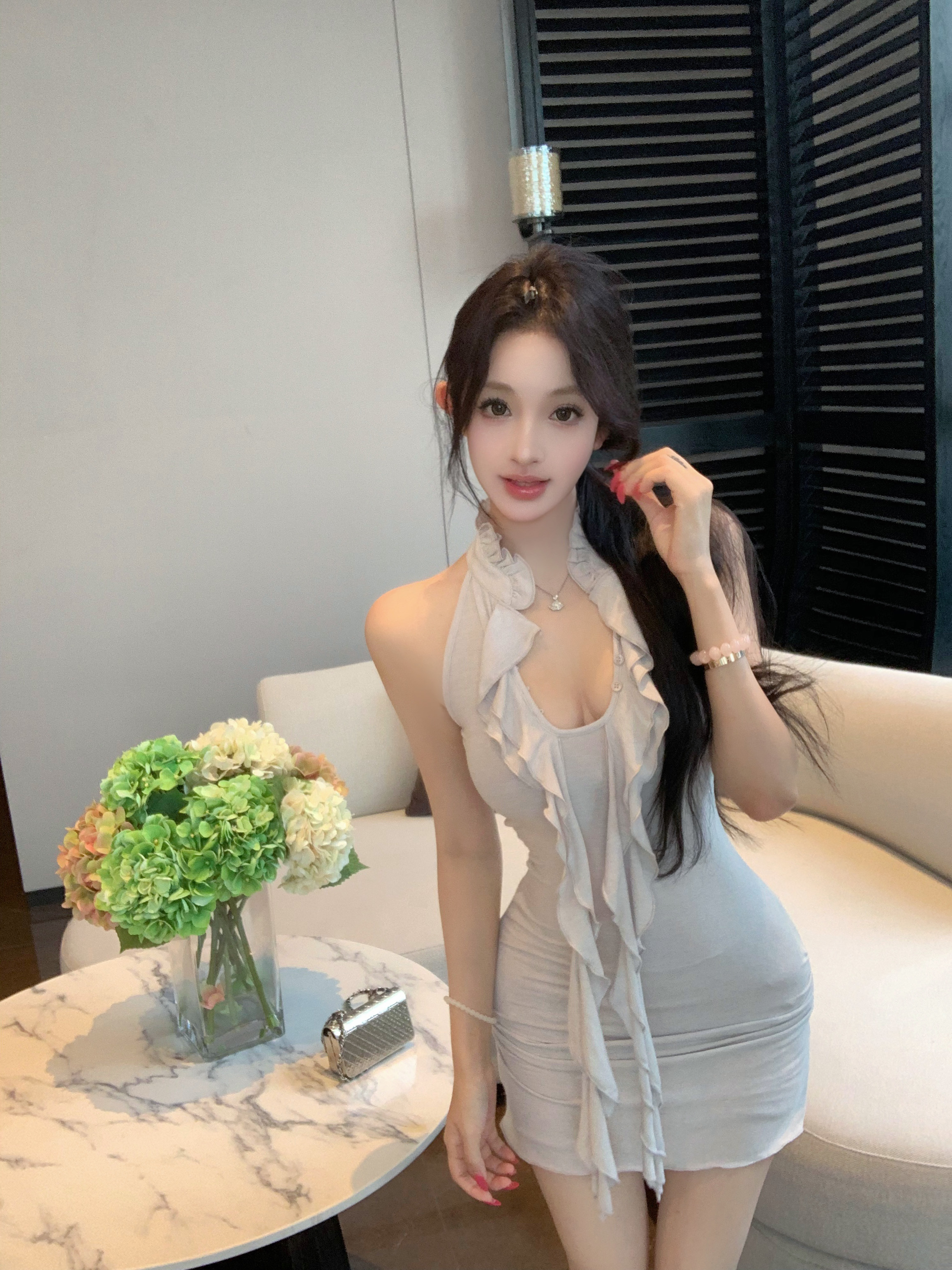 실사 정가 작은 대중 한 요리 한 낮은 네크라인 프릴 리본 드레스