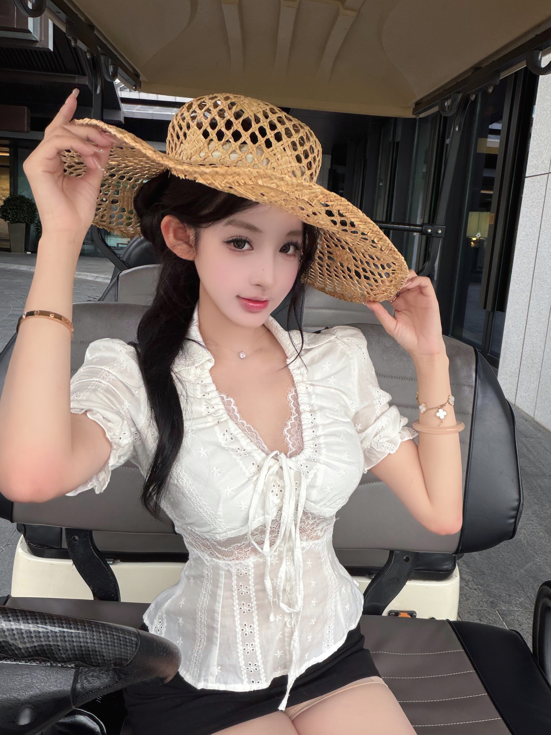 실사 정가 순수한 욕망 홀로우 아웃 화이트 레이스 여성 셔츠 여름 품격 자수 맨위