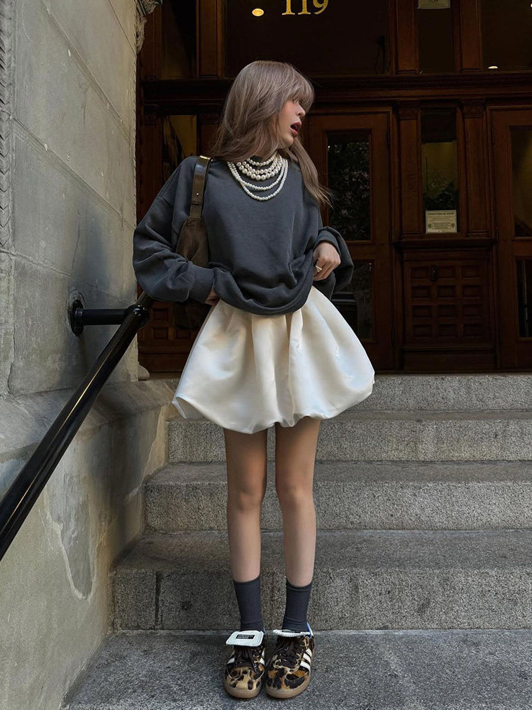 절묘한 작은 키 miu 부서 착용 가져 가라. 캐주얼 루즈핏 화이트 꽃밭 미니 스커트 여성 2026 봄