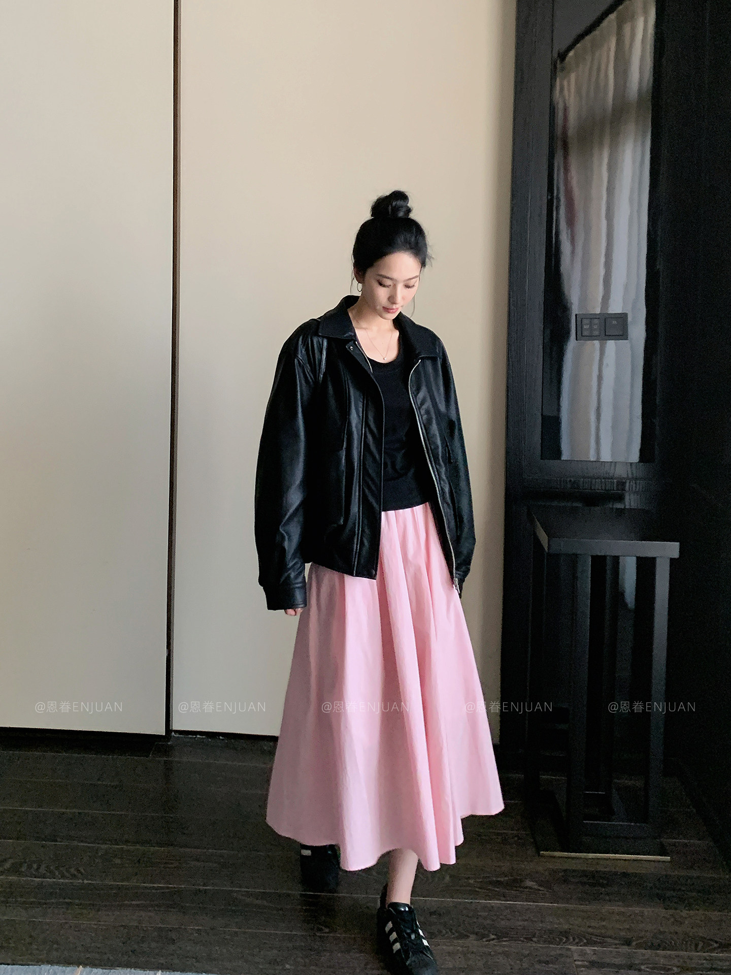 En 眷 반신 스커트 여성 2026 봄 여름 새로운 밴딩 하이웨이스트 롱 코트 한 마디 캐주얼 화이트 핑크색 우산 치마