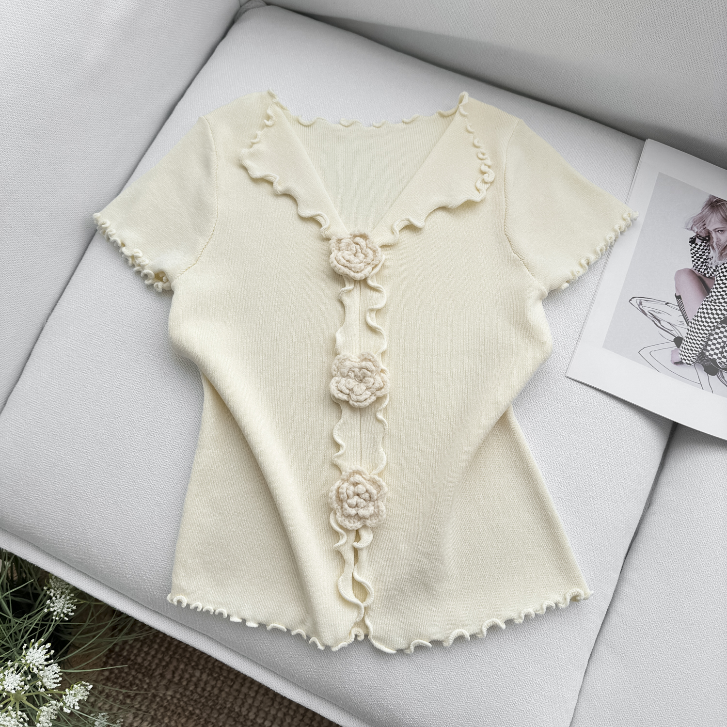 디자인 센스 꽃 3 차원 장식 폴로 칼라 반팔 티셔츠 여성 여름 새로운 몸매 가꾸기 슬림해 보이는 불규칙 맨위 서비스
