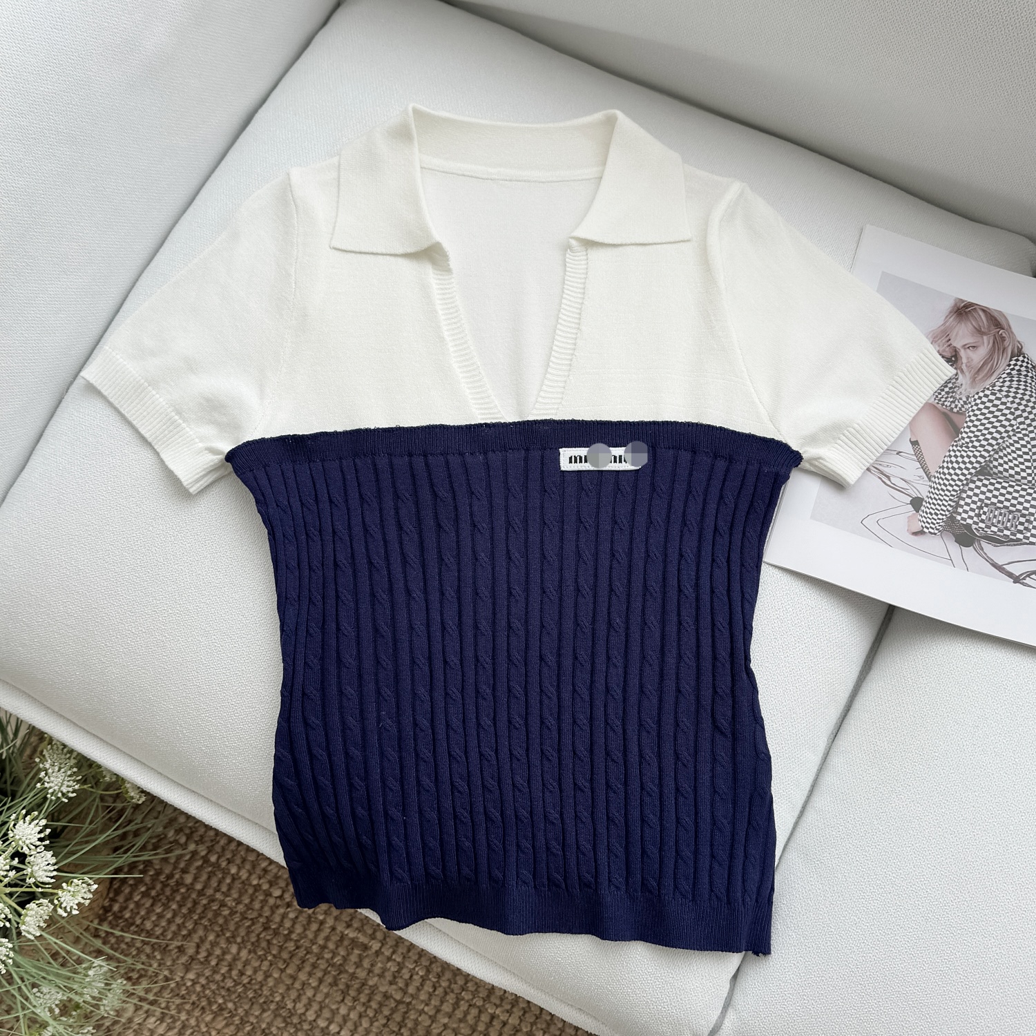 한 부서 페이크 레이어드 POLO 칼라 배색 니트 반팔 여성 몸매 가꾸기 여름 새로운 연령 감소 슬림해 보이는 디자인 센스 맨위