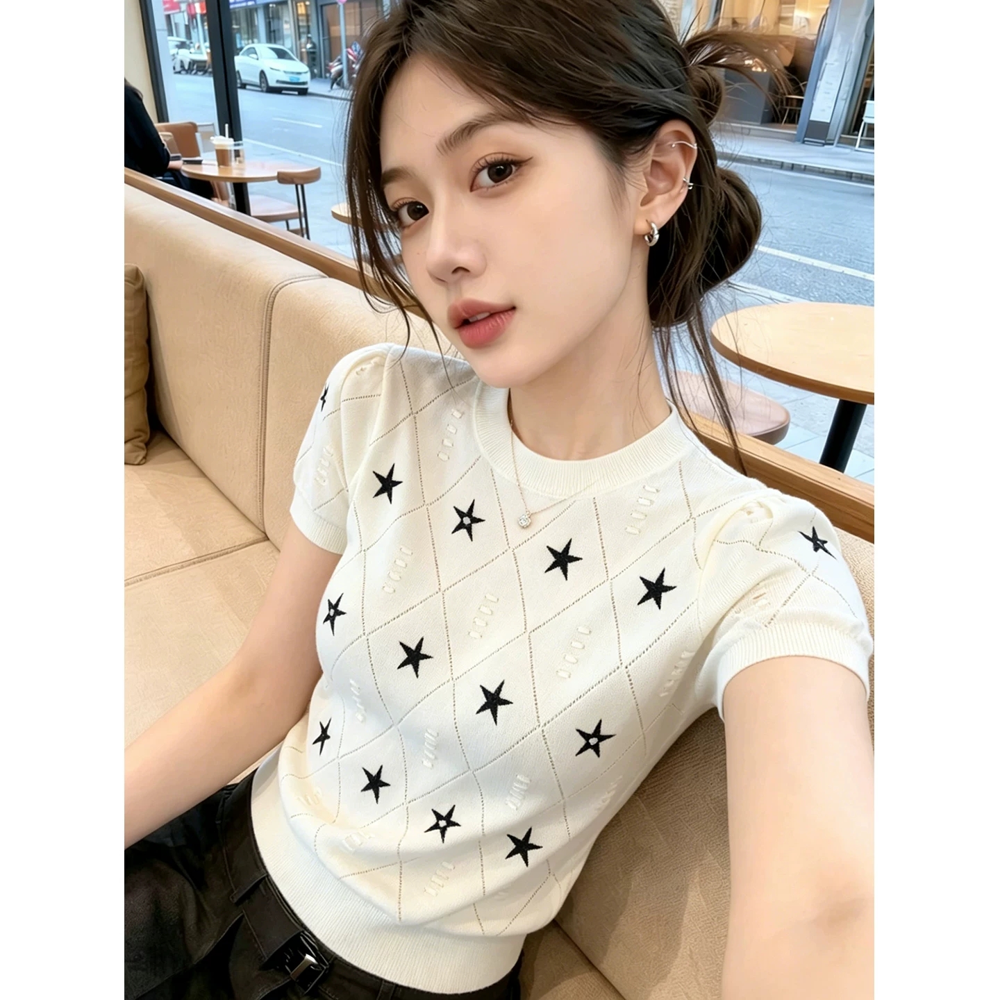 한 부서 라운드 넥 링 그리드 별 자수 반팔 니트 스웨터 여성 2026 여름 새로운 몸매 가꾸기 슬림해 보이는 외국 가스 맨위
