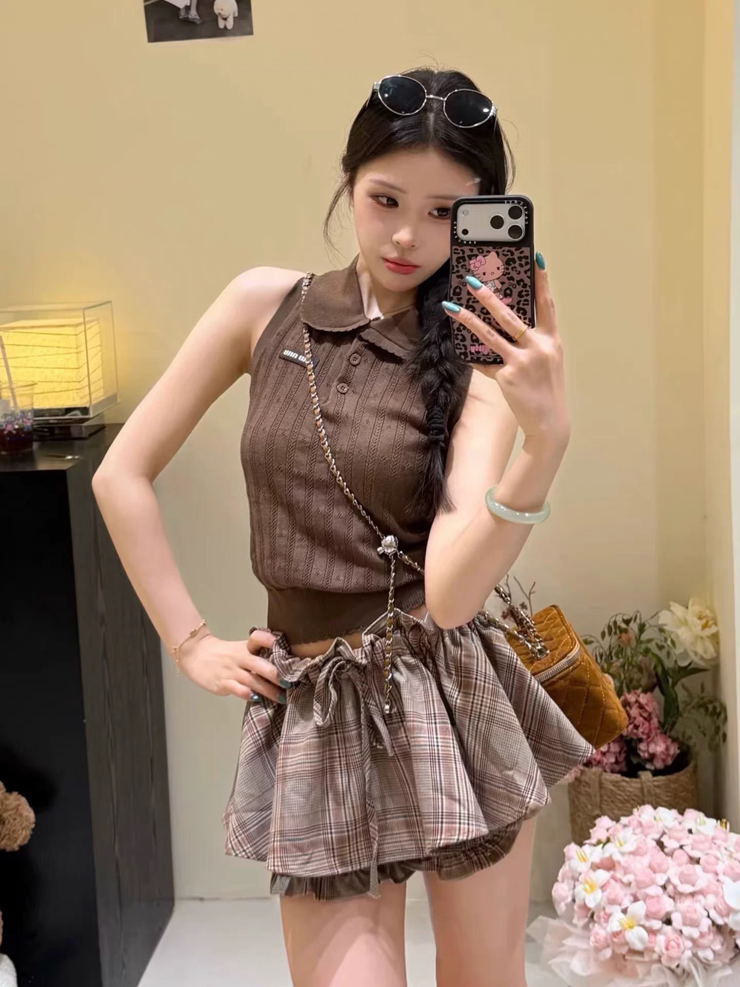 폴로 칼라 니트 조끼 맨위 체크무늬 꽃밭 반바지 세트 여성 2026 년 레트로 세련된 연령 감소 투피스 세트