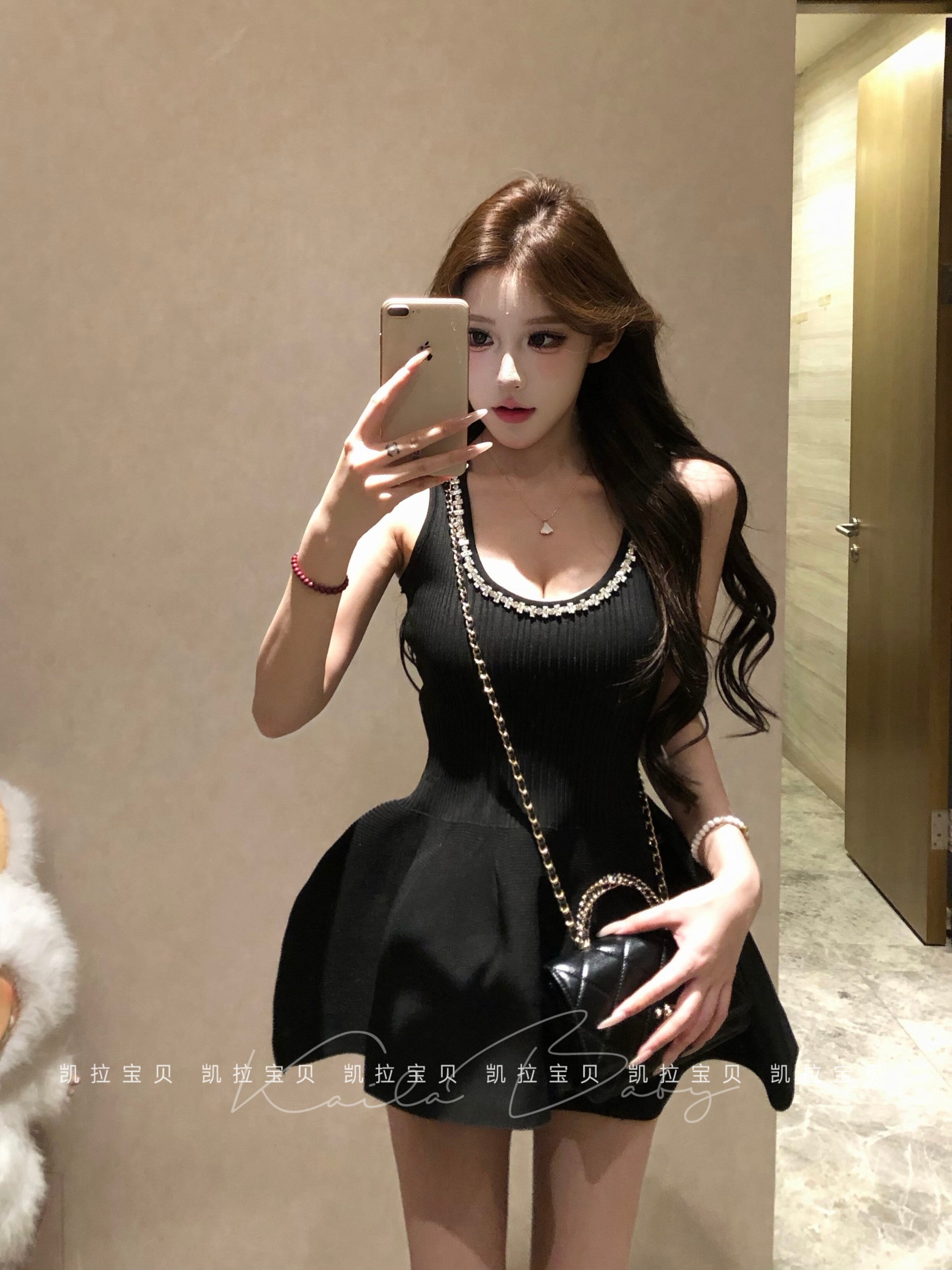 프랑스식 천 금빛 바람 무거운 작업 다이아몬드 세팅 u 칼라 니트 조끼 원피스 여성 의류 꼬집기 허리 타이트 스커트 슬림해 보이는 꽃밭 미니 스커트