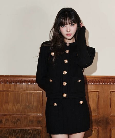 천 골드 miu 부서 품격 라운드 넥 작은 샤넬 스타일 니트 맨위 여성 고급 센스 슬림해 보이는 반신 치마 세트