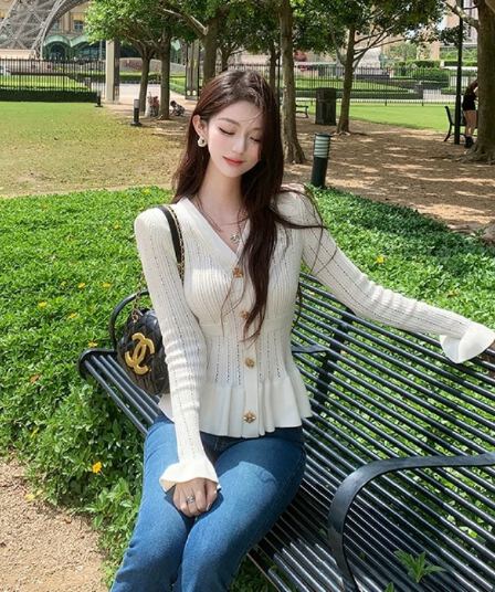 작은 샤넬 스타일 V넥 긴팔 니트 스웨터 새로운 품격 몸매 가꾸기 슬림해 보이는 홀로우 아웃 고급 센스 맨위