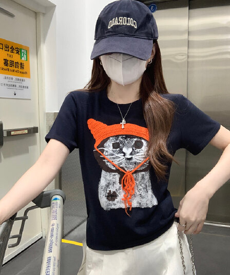 한 부서 새로운 반팔 티셔츠 슬림해 보이는 자수 라운드 넥 맨위