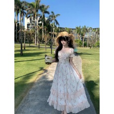 批发有实拍~莉莉安花径 度假风镂空印花刺绣方领收腰短袖连衣裙