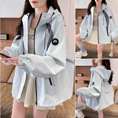 批发实拍设计感小众连帽冲锋衣女2026春季新款短款休闲夹克外套上衣