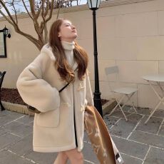 批发<b class='q'>秋</b>冬新款毛绒一体连帽大衣宽松韩版学院风毛毛棉衣年轻通勤