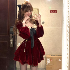 批发细闪别致长袖<b class='q'>连衣裙</b>2025秋冬新款方领收腰显瘦丝绒a字裙双层短裙