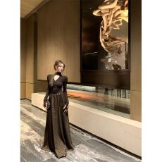 批发气质御姐范套装女2026春新款性感V领紧身长袖T恤高腰<b class='q'>波点</b>半身长裙