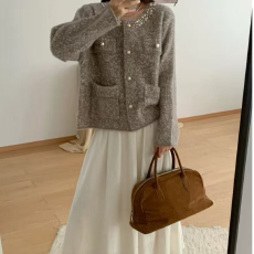 批发高级重工<b class='q'>圆领</b>小香风毛衣女秋冬外穿新款钉珠气质减龄<b class='q'>针织</b><b class='q'>开衫</b>外套