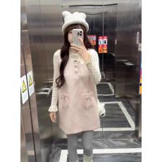 批发2026秋冬新款毛呢粉色保暖厚实减龄背带连衣裙短小个子女