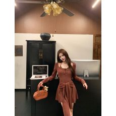 批发韩系设计感蕾丝吊带假两件长袖连衣裙2026秋独特漂亮气质a字短裙