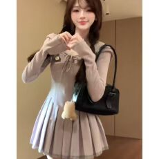 批发法式辣妹连帽紫色长袖连衣裙女秋季纯欲性感修身显瘦气质百褶短裙