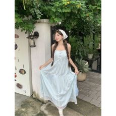 批发海边度假风<b class='q'>连衣裙</b>蓝色条纹吊带裙女夏季裙子宽松A字长裙