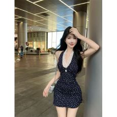 批发巨好看掐腰挂脖长裙碎花吊带<b class='q'>连衣裙</b>子夏季2026新款女今年流行爆款